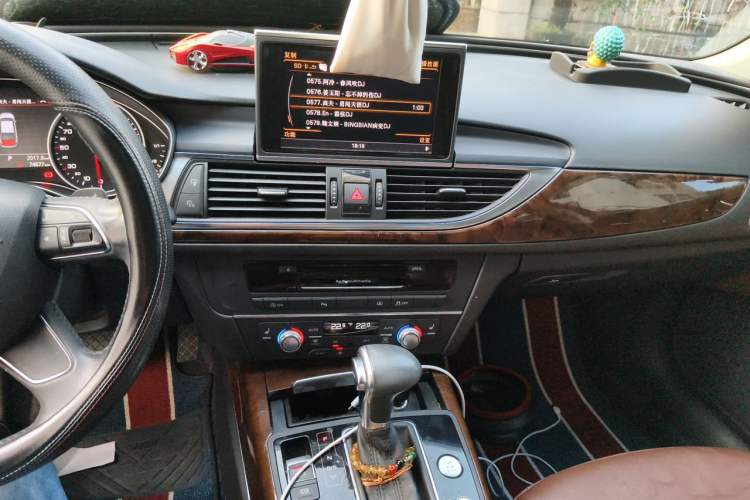 Used Audi A6L 2012 30 FSI Comfort Model Audio And AC Panel