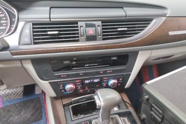 Used Audi A6L 2012 35 FSI Luxury Model Audio And AC Panel