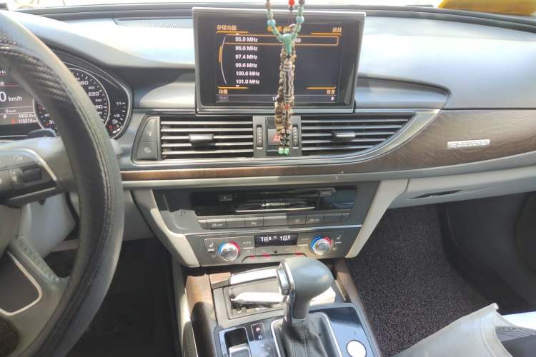 Used Audi A6L 2012 35 FSI quattro Luxury Model Audio And AC Panel