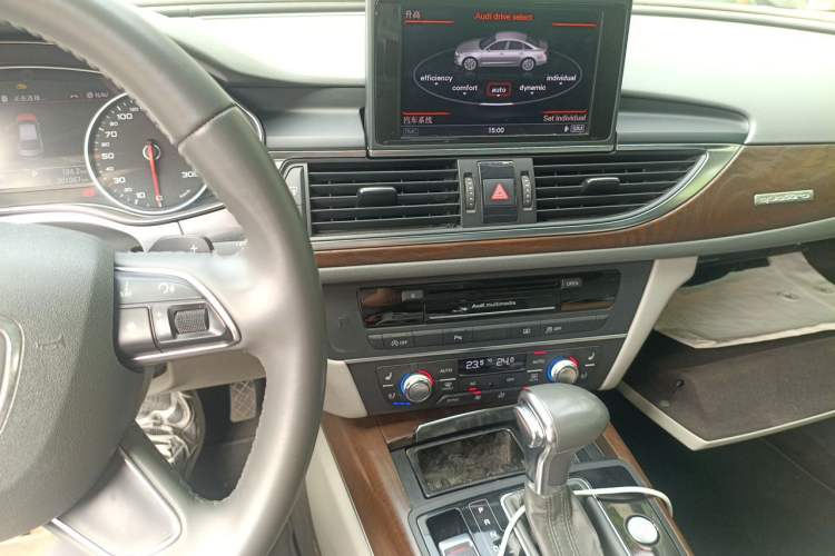 Used Audi A6L 2012 50 TFSI quattro Luxury Model Audio And AC Panel