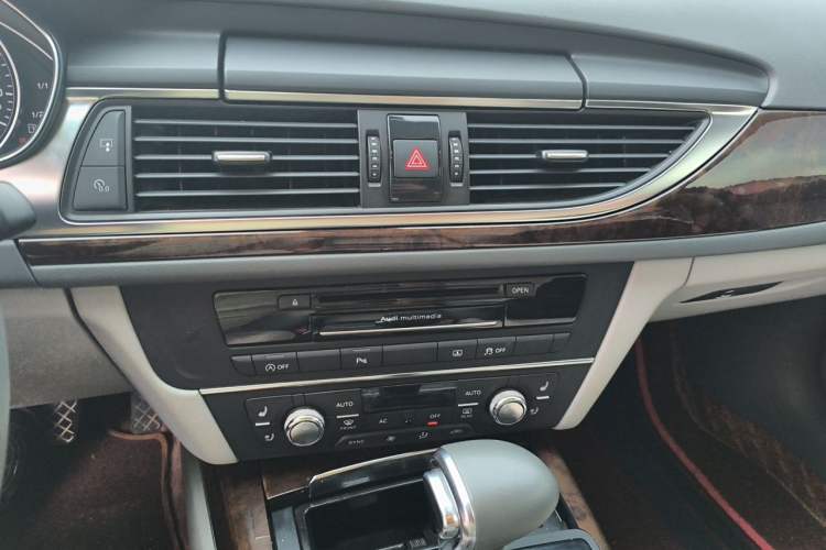 Used Audi A6L 2012 35 FSI Luxury Model Audio And AC Panel
