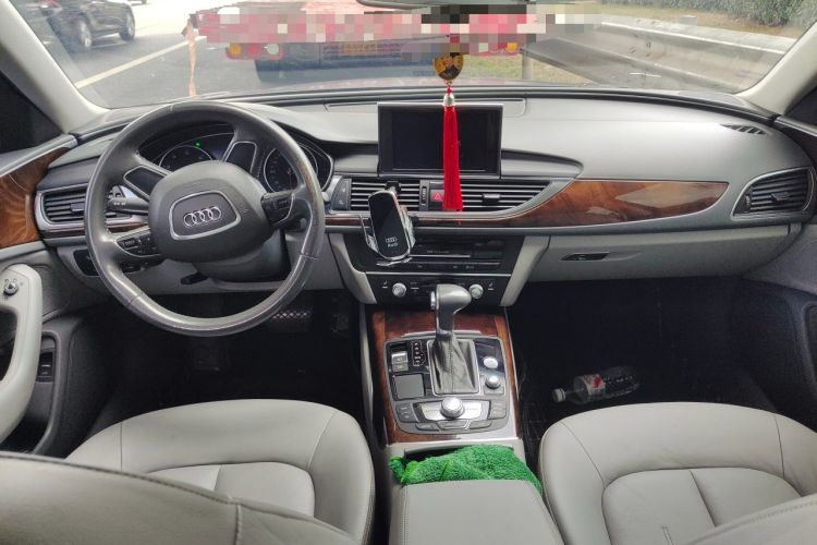Used Audi A6L 2012 30 FSI Comfort Model Center Console