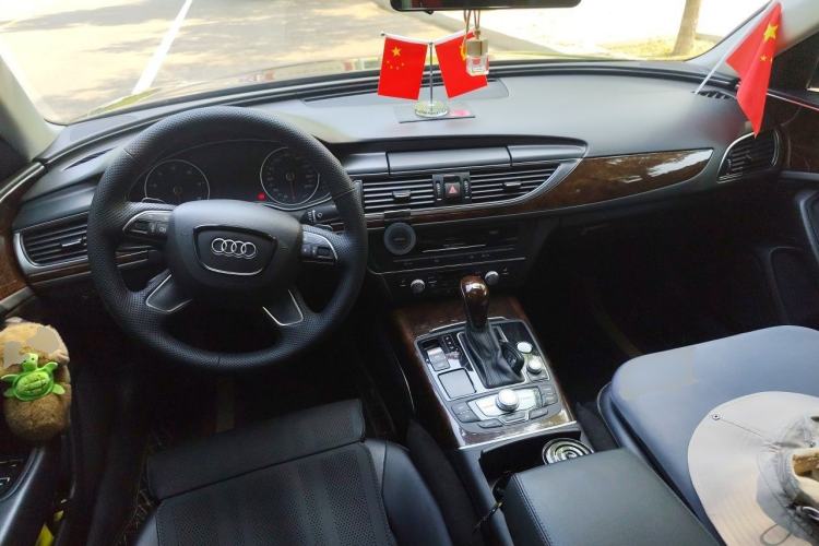 Used Audi A6L 2012 30 FSI Comfort Model Center Console
