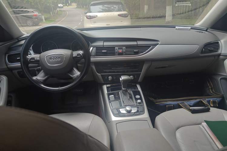 Used Audi A6L 2012 TFSI Comfort Model Center Console