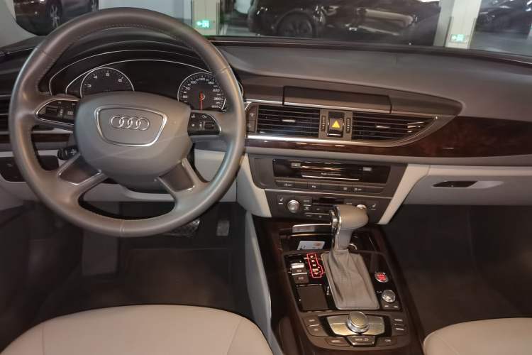 Used Audi A6L 2012 30 FSI Comfort Model Center Console