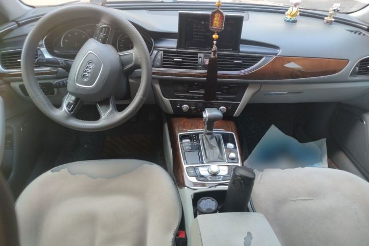Used Audi A6L 2012 30 FSI Luxury Model Center Console