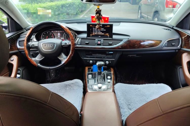 Used Audi A6L 2012 30 FSI Comfort Model Center Console
