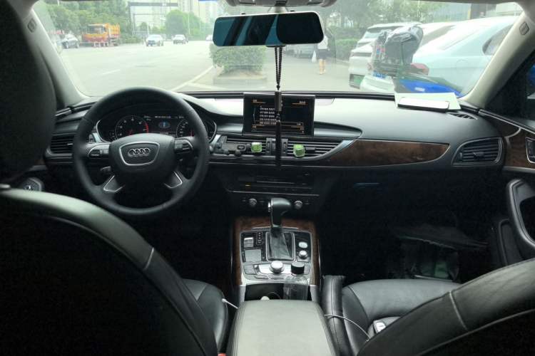 Used Audi A6L 2012 30 FSI Luxury Model Center Console