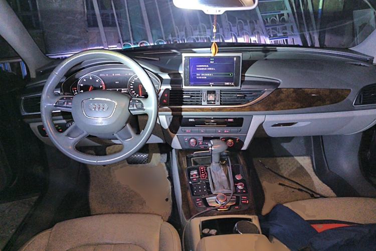 Used Audi A6L 2012 35 FSI Comfort Model Center Console