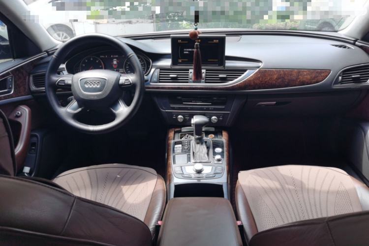 Used Audi A6L 2012 30 FSI Comfort Model Center Console