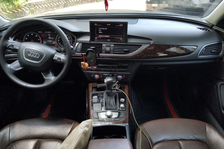 Used Audi A6L 2012 30 FSI Comfort Model Center Console