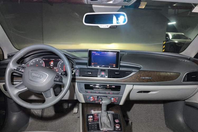 Used Audi A6L 2012 50 TFSI quattro Luxury Model Center Console