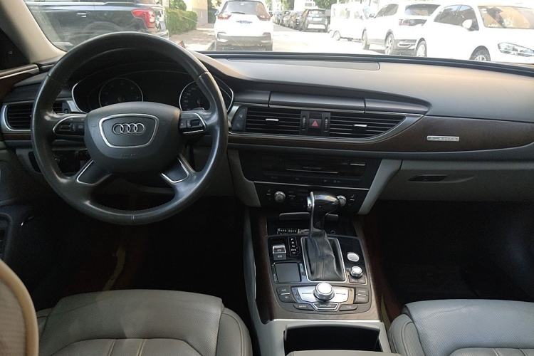 Used Audi A6L 2012 35 FSI quattro Luxury Model Center Console