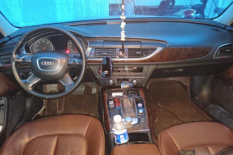 Used Audi A6L 2012 30 FSI Luxury Model Center Console
