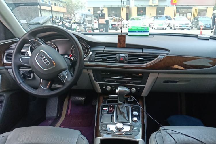 Used Audi A6L 2012 35 FSI Comfort Model Center Console