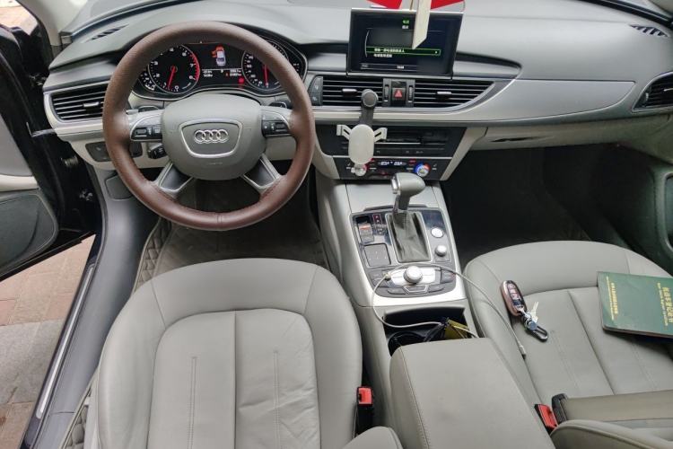 Used Audi A6L 2012 30 FSI Comfort Model Center Console