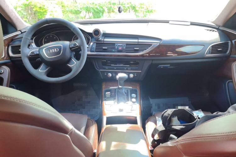 Used Audi A6L 2012 35 FSI Comfort Model Center Console
