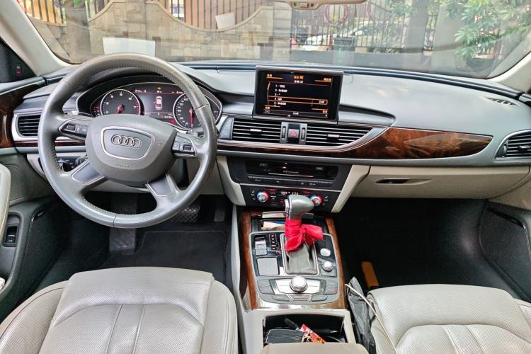 Used Audi A6L 2012 35 FSI Luxury Model Center Console
