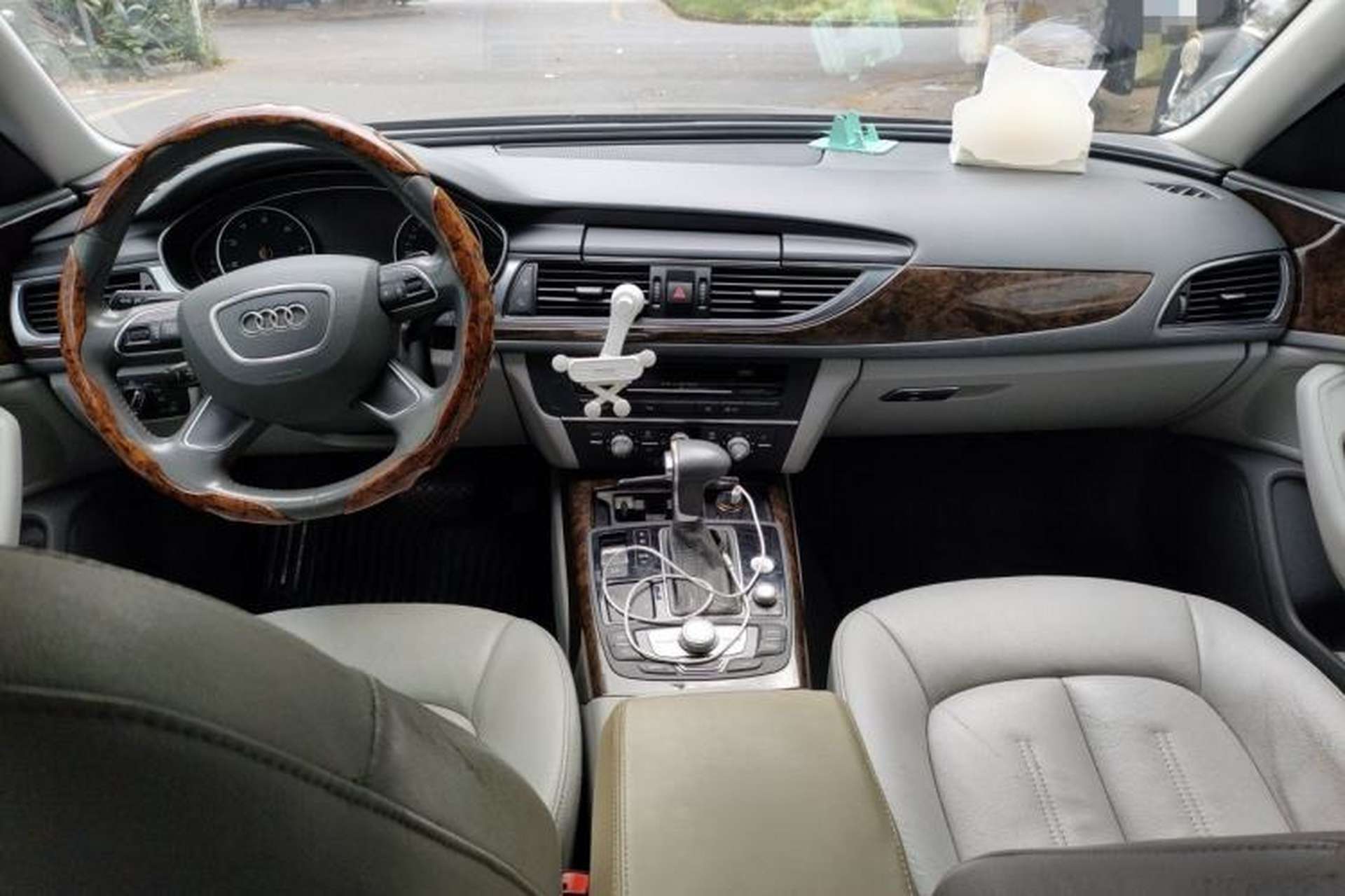 Used Audi A6L 2012 30 FSI Technology Edition Center Console
