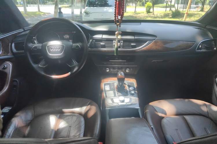 Used Audi A6L 2012 30 FSI Comfort Model Center Console