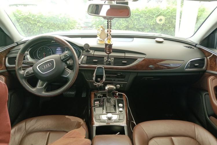 Used Audi A6L 2012 30 FSI Comfort Model Center Console