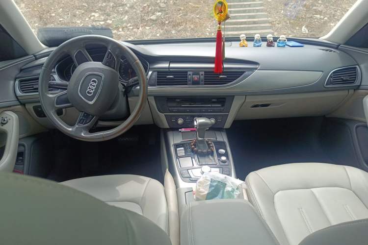 Used Audi A6L 2012 30 FSI Technology Edition Center Console
