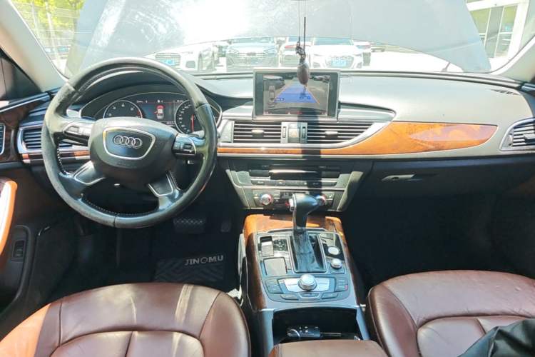 Used Audi A6L 2012 30 FSI Luxury Model Center Console