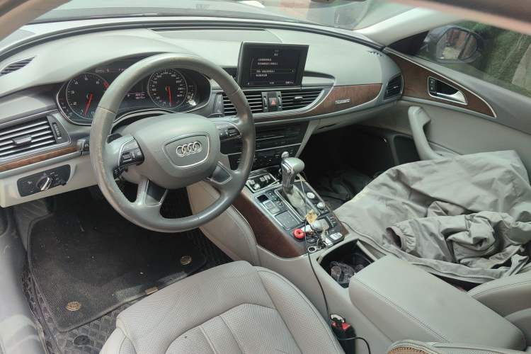 Used Audi A6L 2012 50 TFSI quattro Luxury Model Center Console