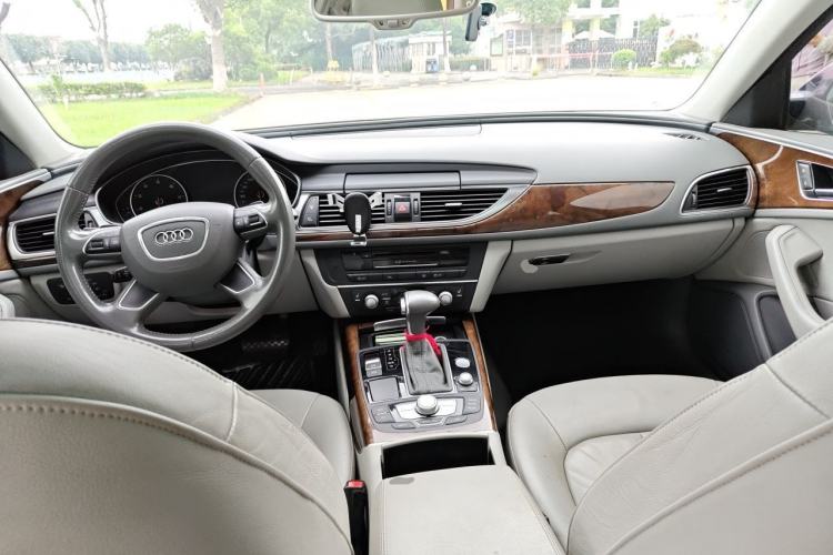Used Audi A6L 2012 30 FSI Comfort Model Center Console