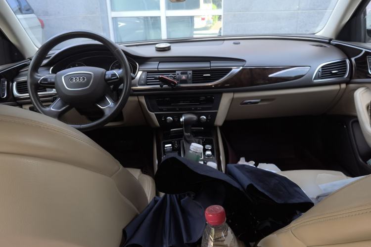 Used Audi A6L 2012 35 FSI Luxury Model Center Console