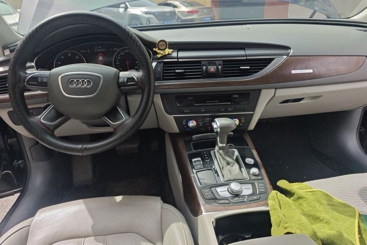 Used Audi A6L 2012 35 FSI quattro Luxury Model Center Console