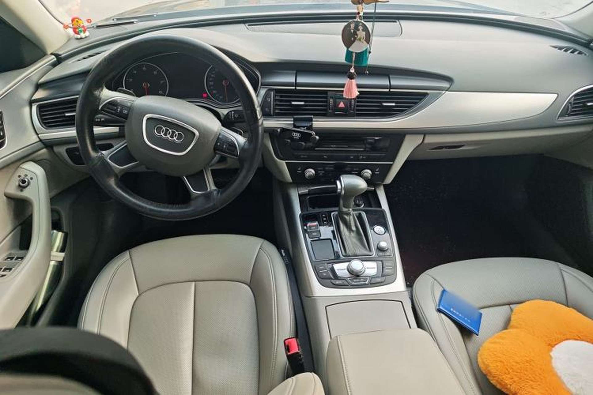 Used Audi A6L 2012 TFSI Comfort Model Center Console