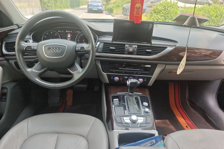Used Audi A6L 2012 30 FSI Comfort Model Center Console