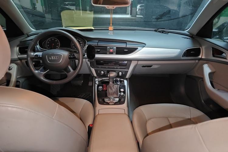 Used Audi A6L 2012 30 FSI Comfort Model Center Console