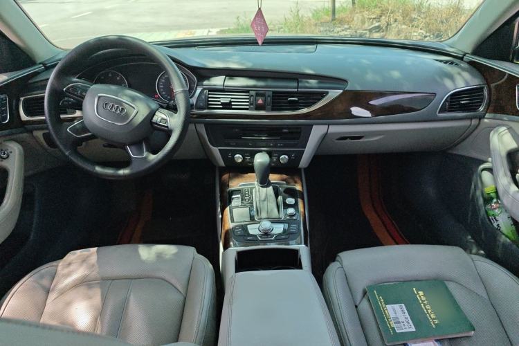 Used Audi A6L 2012 35 FSI Comfort Model Center Console