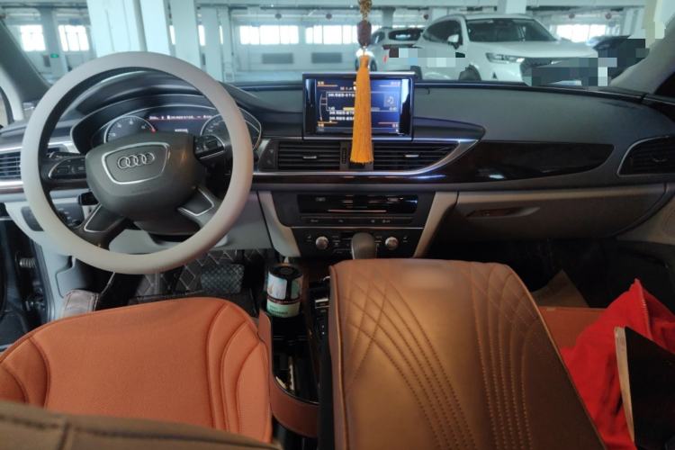 Used Audi A6L 2012 30 FSI Luxury Model Center Console
