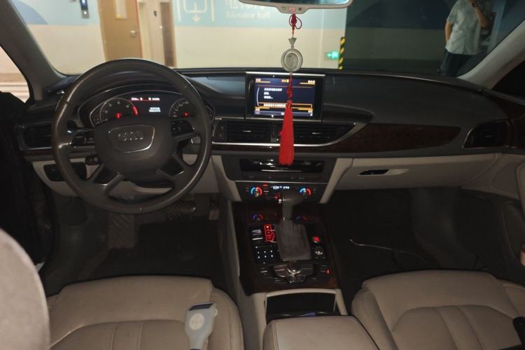 Used Audi A6L 2012 35 FSI Luxury Model Center Console
