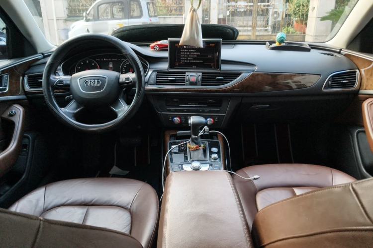 Used Audi A6L 2012 30 FSI Comfort Model Center Console