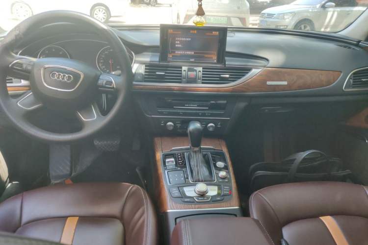 Used Audi A6L 2012 30 FSI Comfort Model Center Console