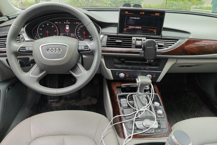 Used Audi A6L 2012 30 FSI Luxury Model Center Console