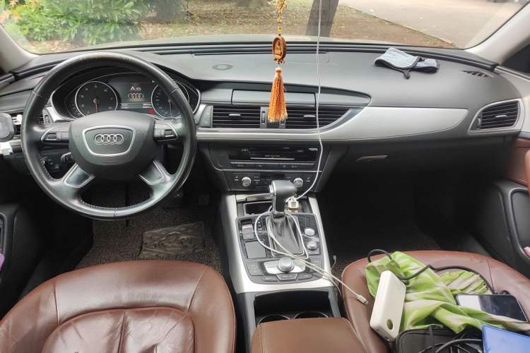 Used Audi A6L 2012 30 FSI Comfort Model Center Console