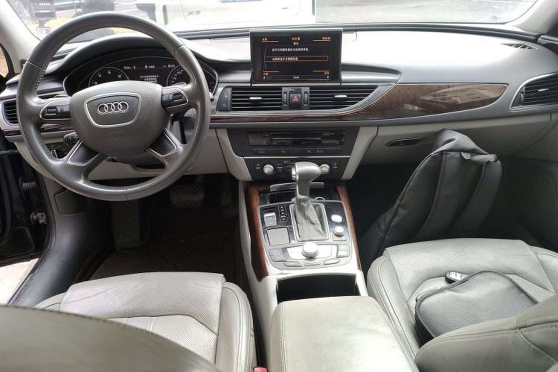 Used Audi A6L 2012 35 FSI Comfort Model Center Console