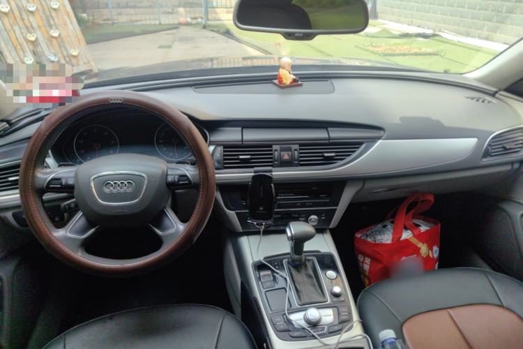 Used Audi A6L 2012 30 FSI Comfort Model Center Console