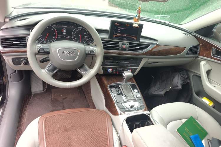 Used Audi A6L 2012 30 FSI Luxury Model Center Console