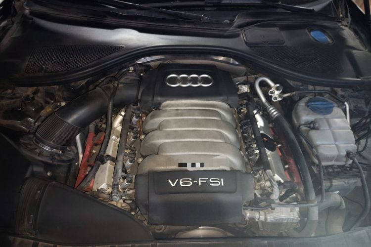Used Audi A6L 2012 35 FSI Comfort Model Engine Bay