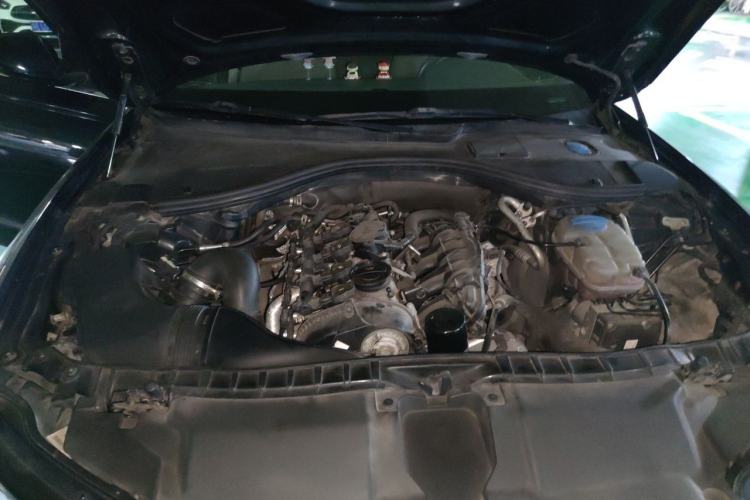 Used Audi A6L 2012 TFSI Standard Model Engine Bay