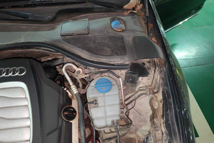 Used Audi A6L 2012 30 FSI Comfort Model Engine Bay Left