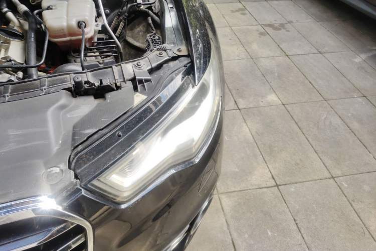 Used Audi A6L 2012 35 FSI quattro Luxury Model Engine Bay Left
