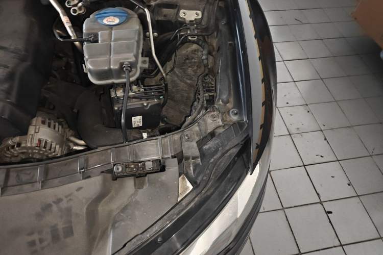 Used Audi A6L 2012 TFSI Standard Model Engine Bay Left