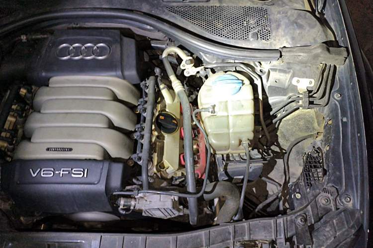 Used Audi A6L 2012 35 FSI Comfort Model Engine Bay Left